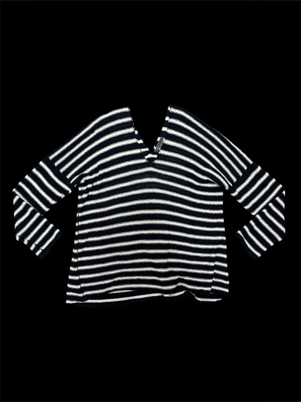 ✨ Vince white and
navy striped sweater Size S✨